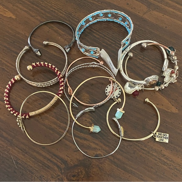 Lot of 12 Cuff Bracelets - Picture 1 of 3